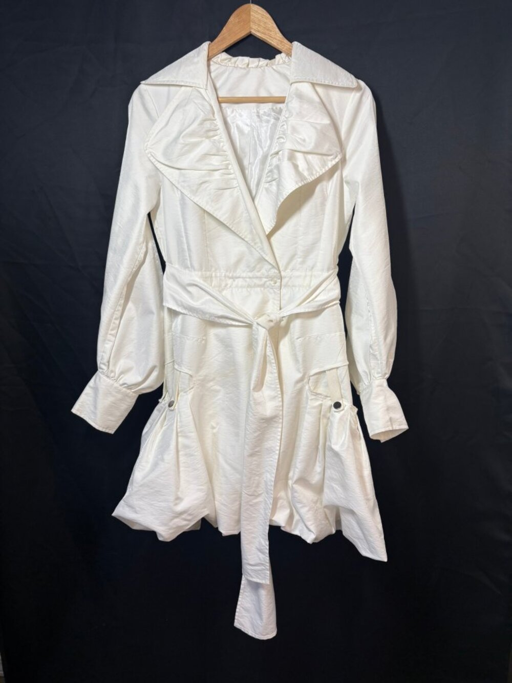 Avant‑Garde Bubble Hem Art Coat, Samuel Dong Sculptural White Jacket No Label